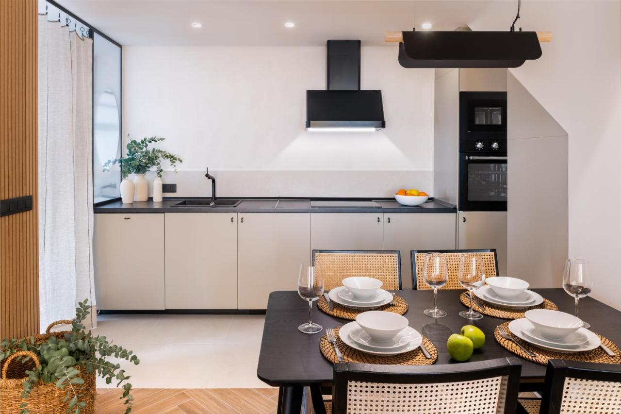 Magno Apartments Robles With Jacuzzi And Private Parking เซบีญา ภายนอก รูปภาพ