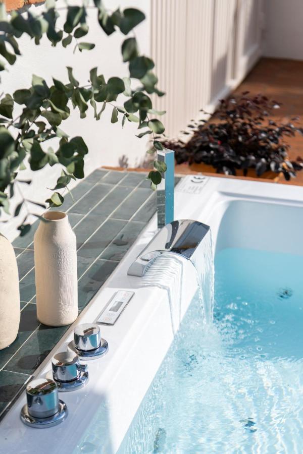 Magno Apartments Robles With Jacuzzi And Private Parking เซบีญา ภายนอก รูปภาพ